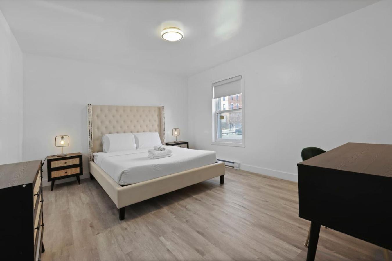 Spacious 3br In The Heart Of Village Zp1 Apartment