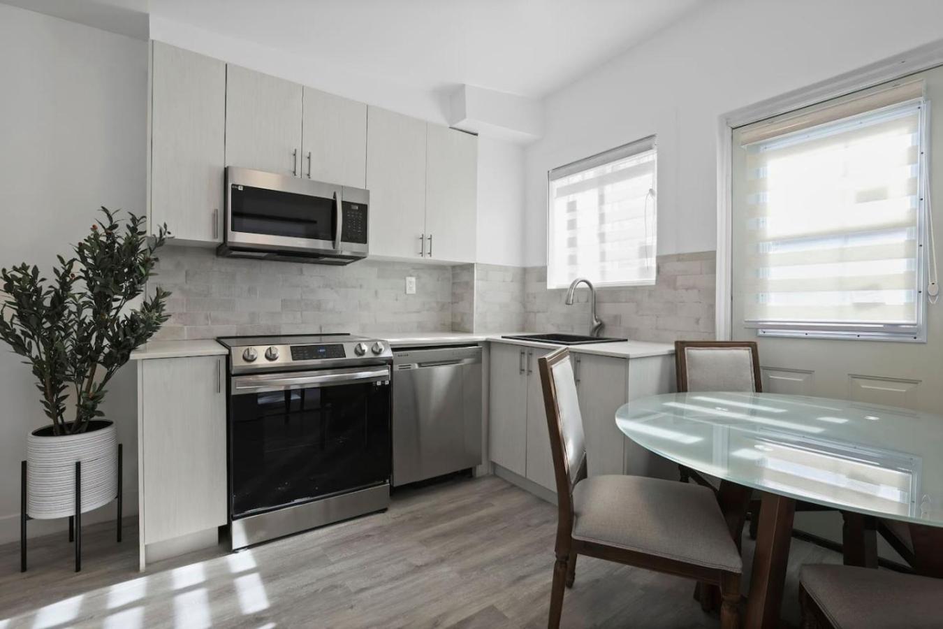 Spacious 3br In The Heart Of Village Zp1 Apartment *