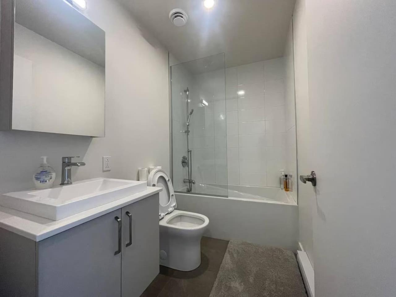 Modern 1br In Downtown Zw1 Apartment Montreal
