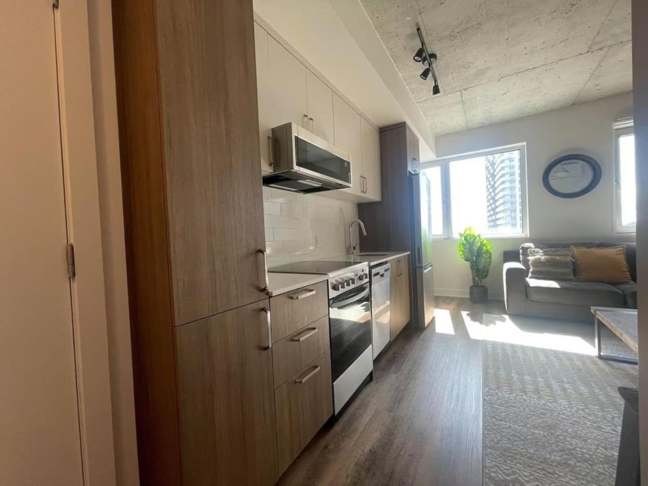 Modern 1br In Downtown Zw1 Montreal