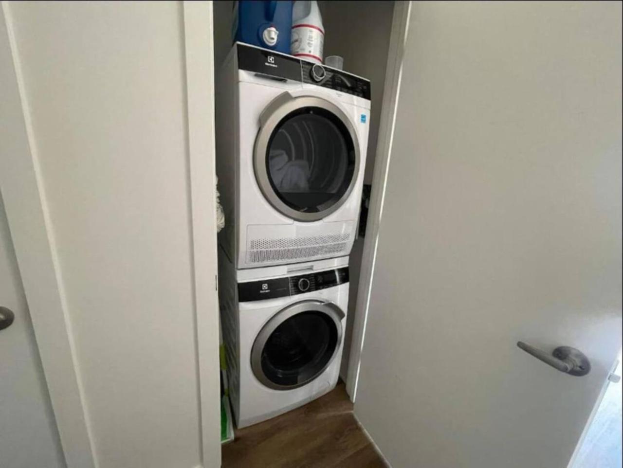 Apartment Cute 1bdr In Ste-catherine - Mtl Live Spot Zw0 *
