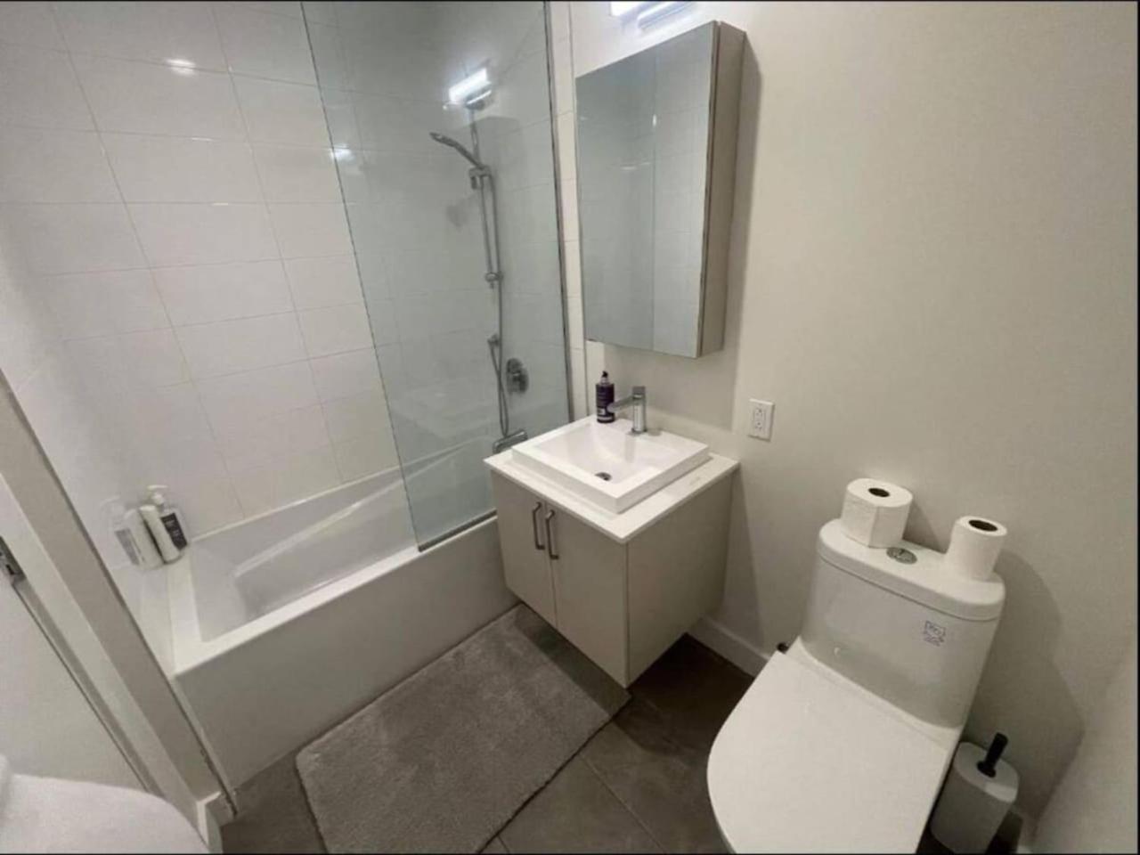 Apartment Cute 1bdr In Ste-catherine - Mtl Live Spot Zw0 Montreal
