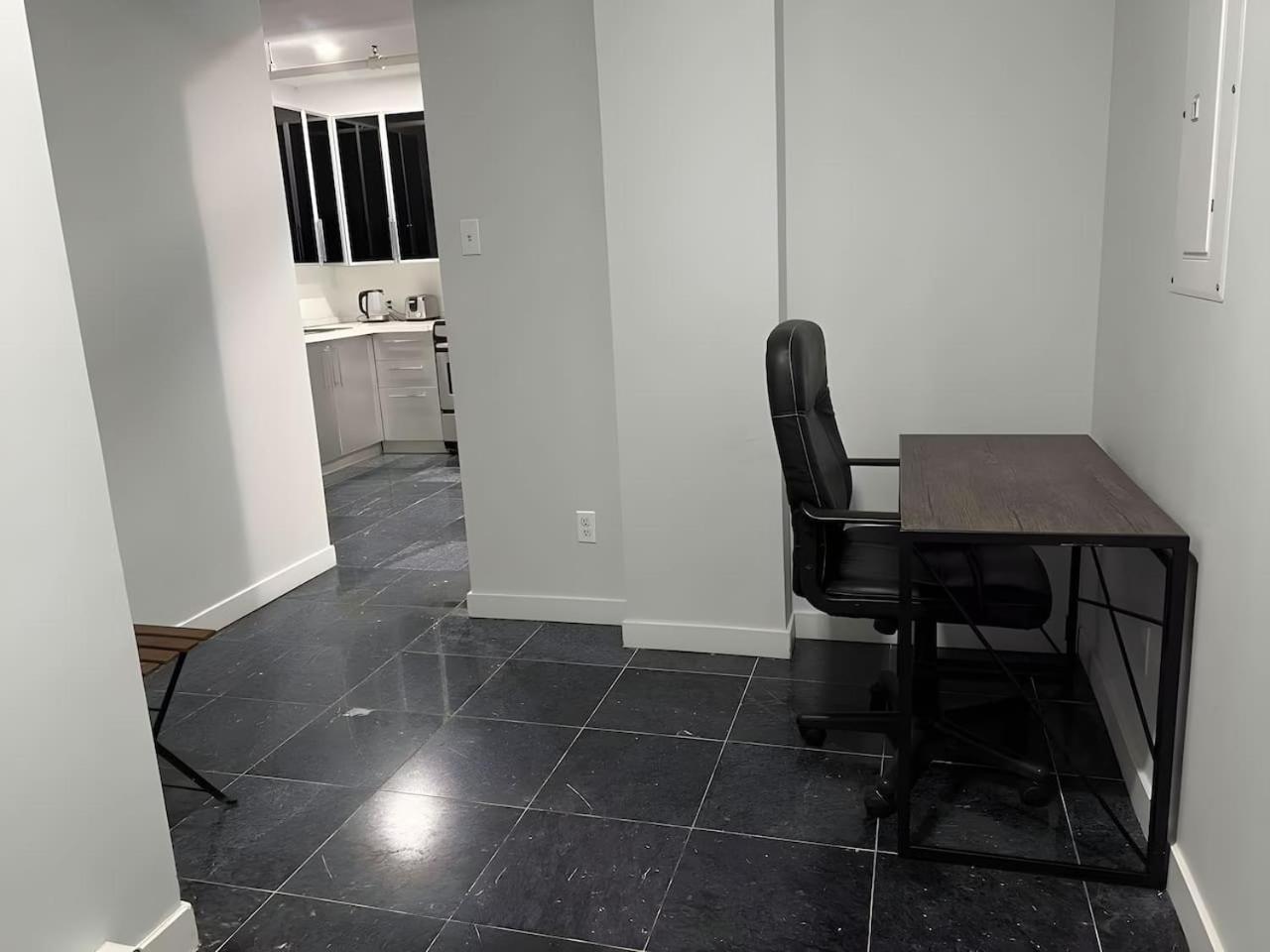 Charming 1bdr On Bishop St- Mtl Zx4 Apartment Montreal
