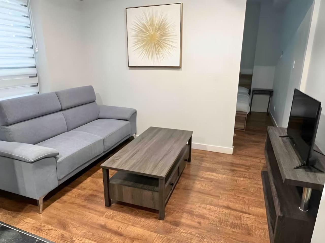 Charming 1bdr On Bishop St- Mtl Zx4 Montreal