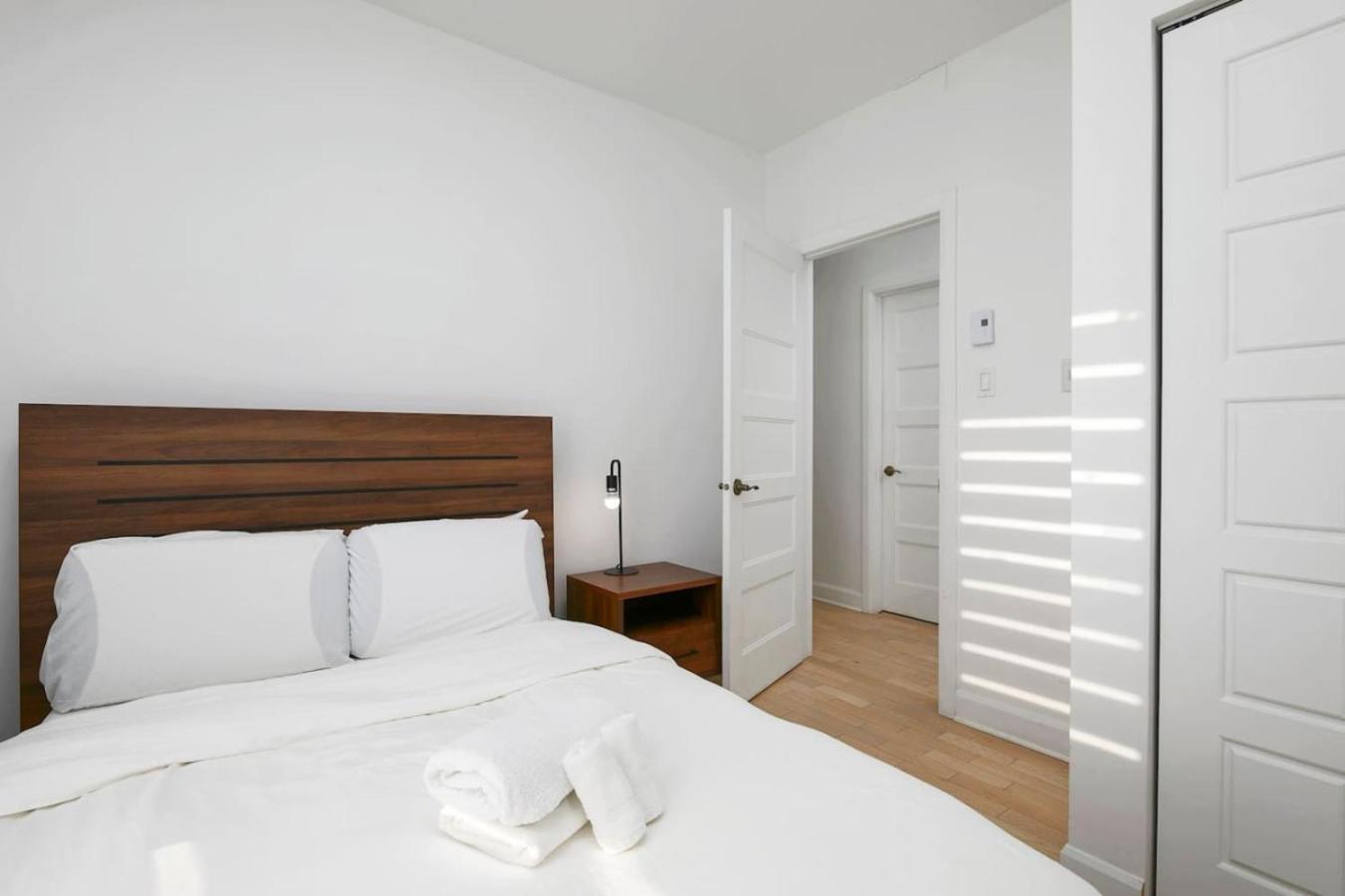 Contemporary 2br Retreat In Mtl Village Zh4 Apartment