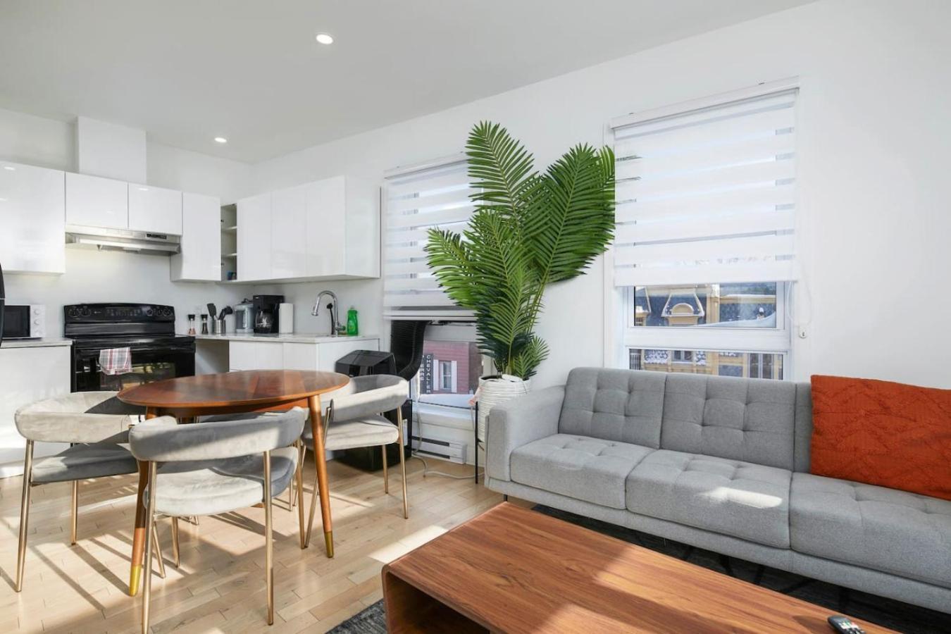 Contemporary 2br Retreat In Mtl Village Zh4 *