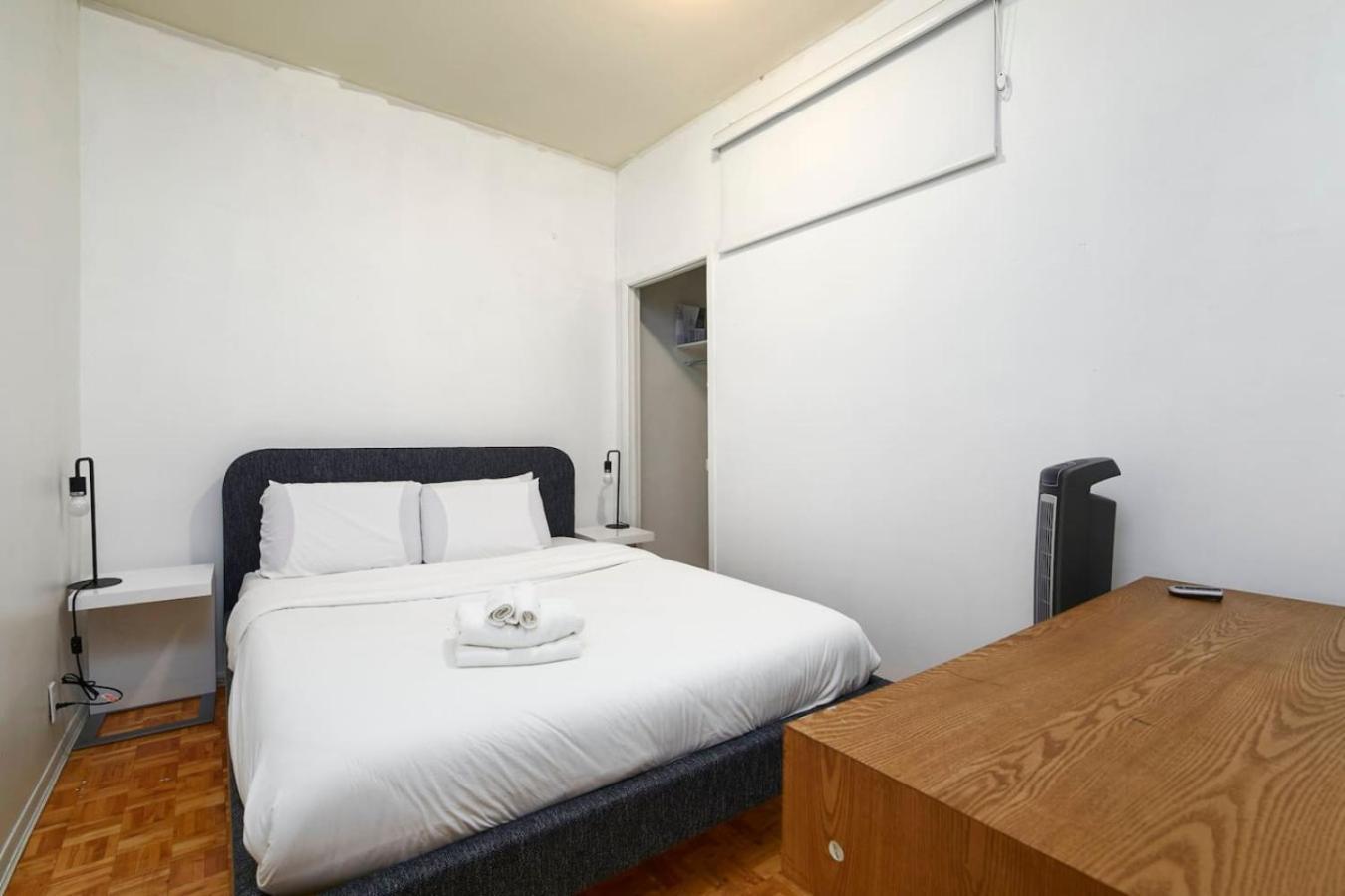 Beautiful In Downtown Zc9 Apartment Montreal