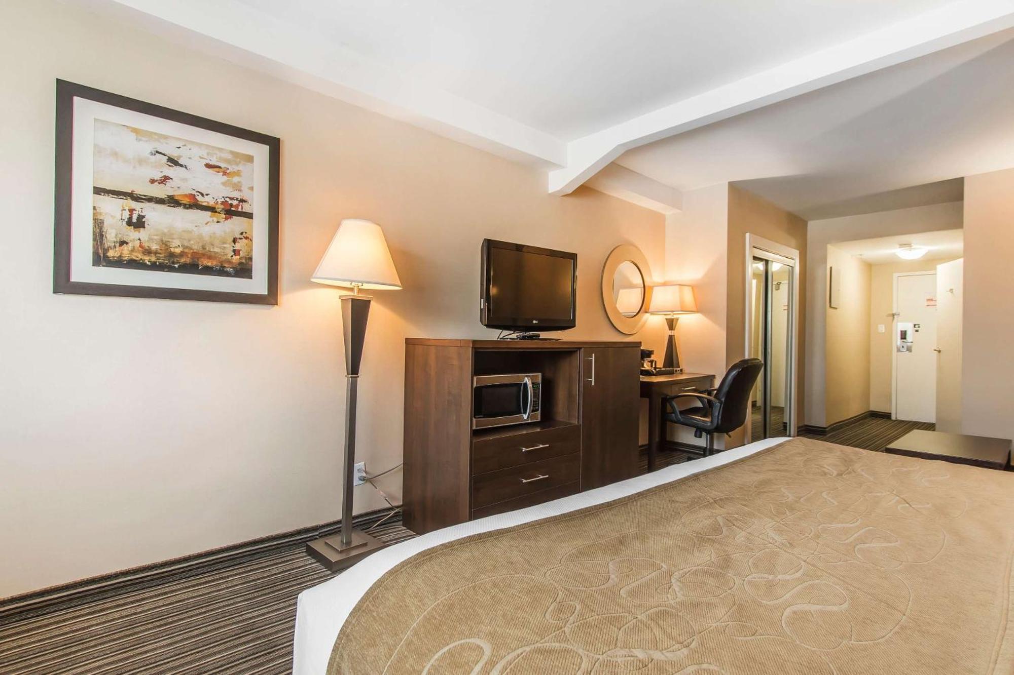Comfort Downtown 3* Montreal