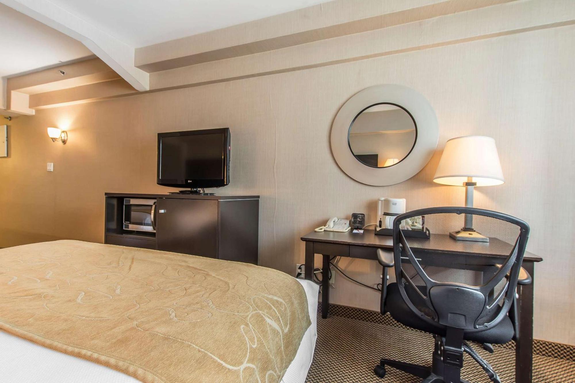 Comfort Downtown 3* Montreal