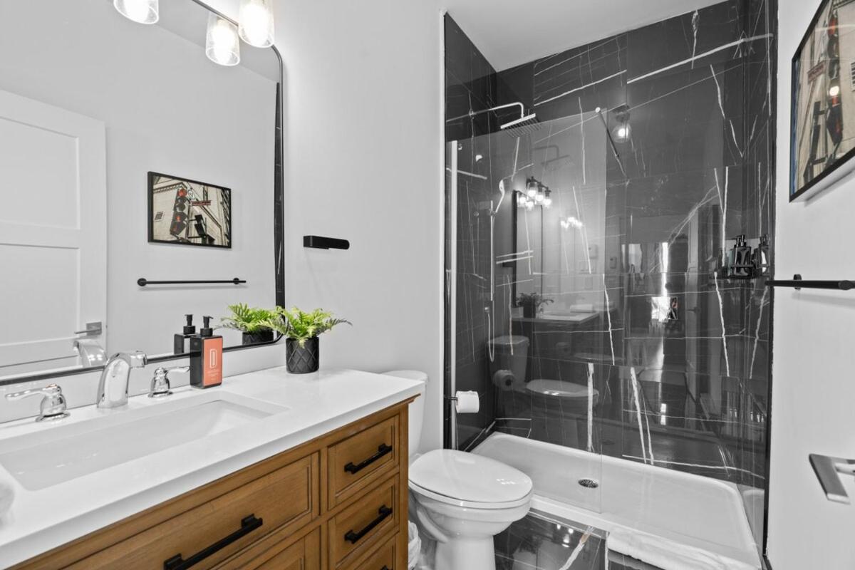 New Modern 2bdr In Little Italy Apartment *