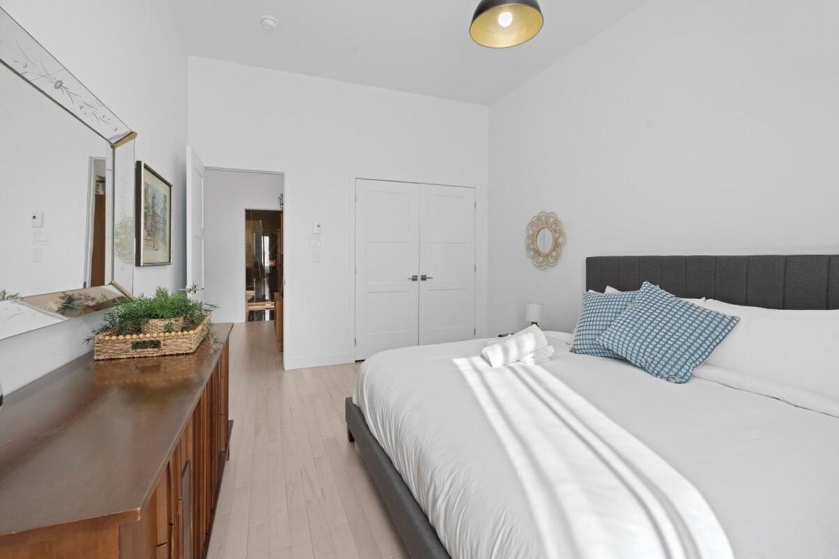 Apartment New Modern 2bdr In Little Italy *