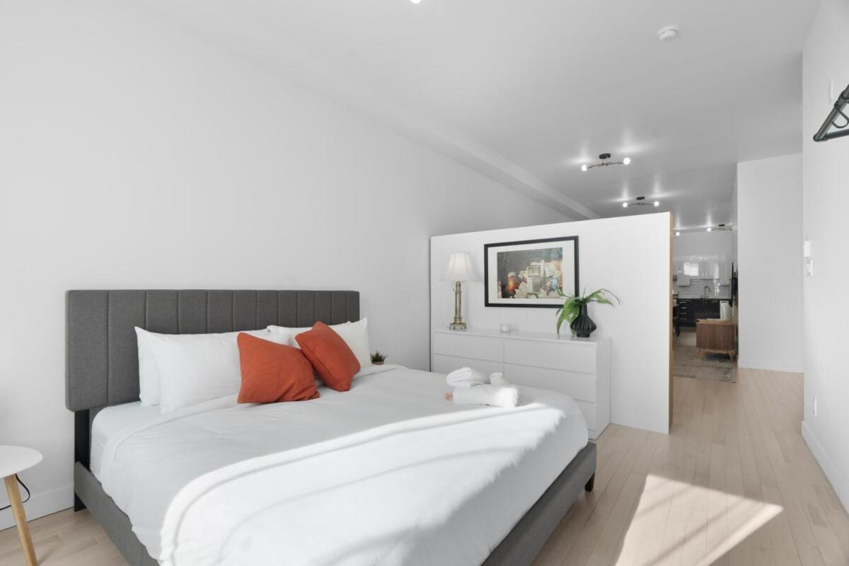 New Modern 2bdr In Little Italy *