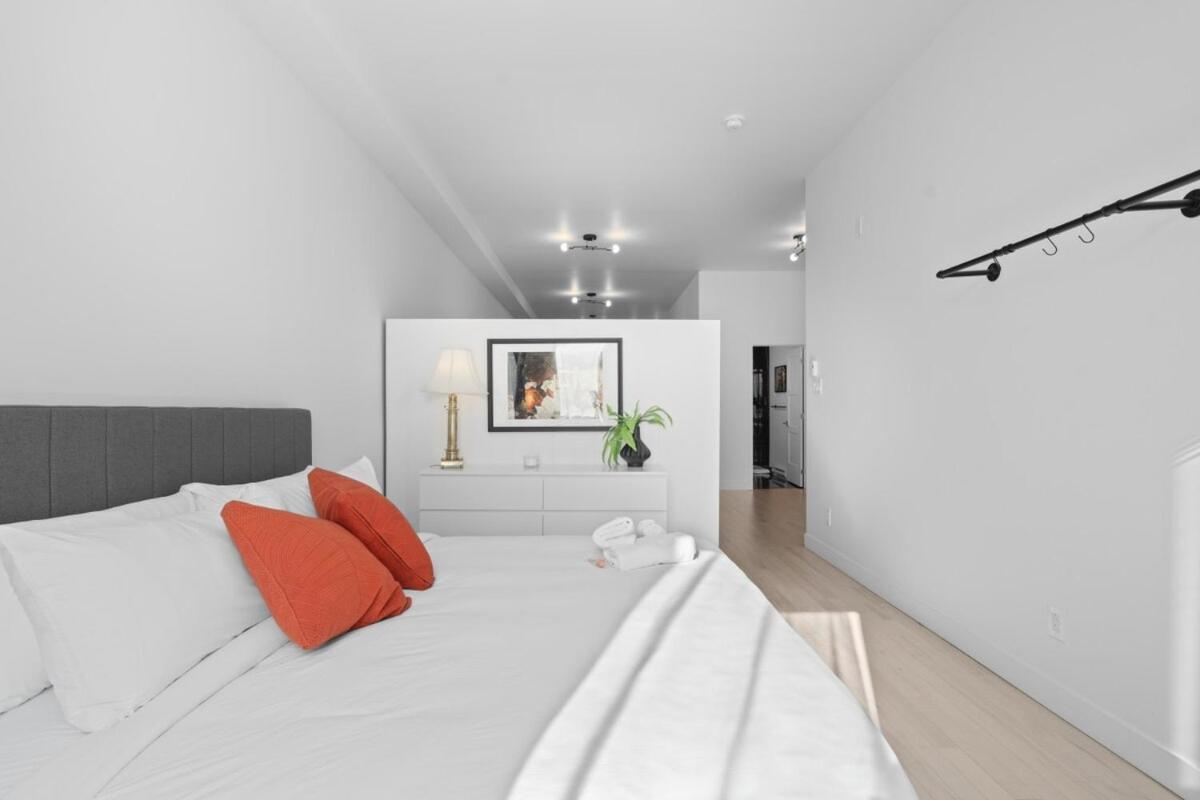New Modern 2bdr In Little Italy Apartment