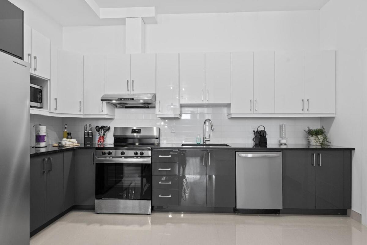 New Modern 2bdr In Little Italy Apartment Montreal