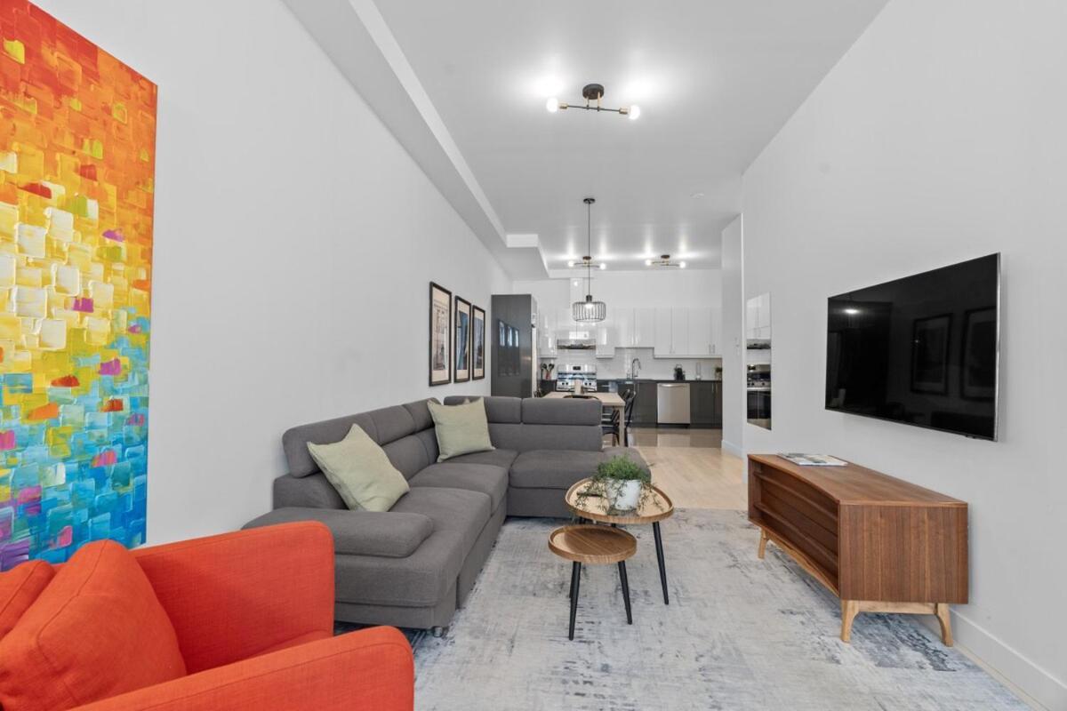 New Modern 2bdr In Little Italy *