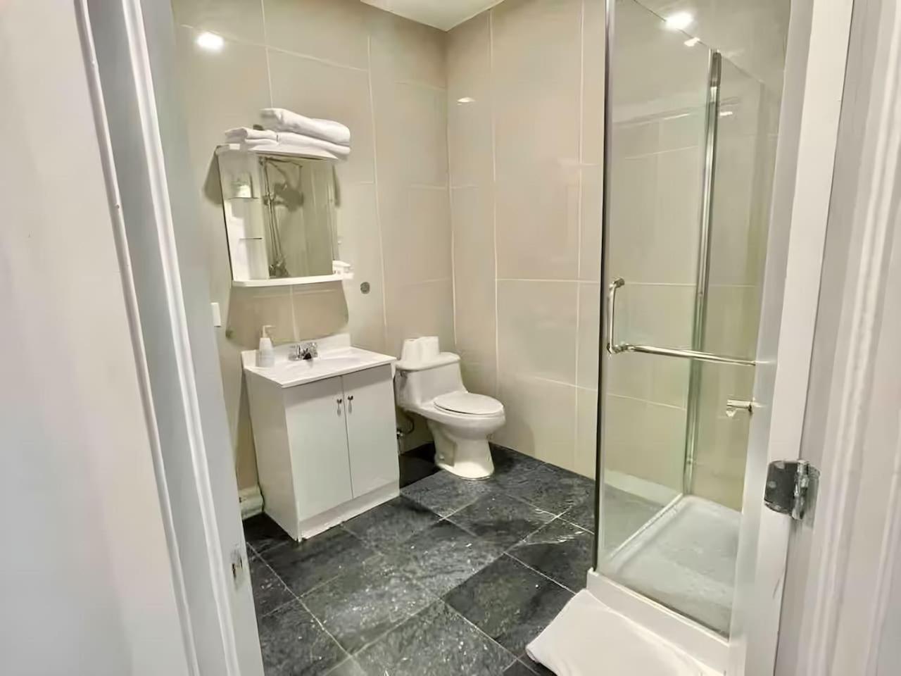 Spacious On Bishop - Hot Spot Dtown Mtl Zx5 * Montreal