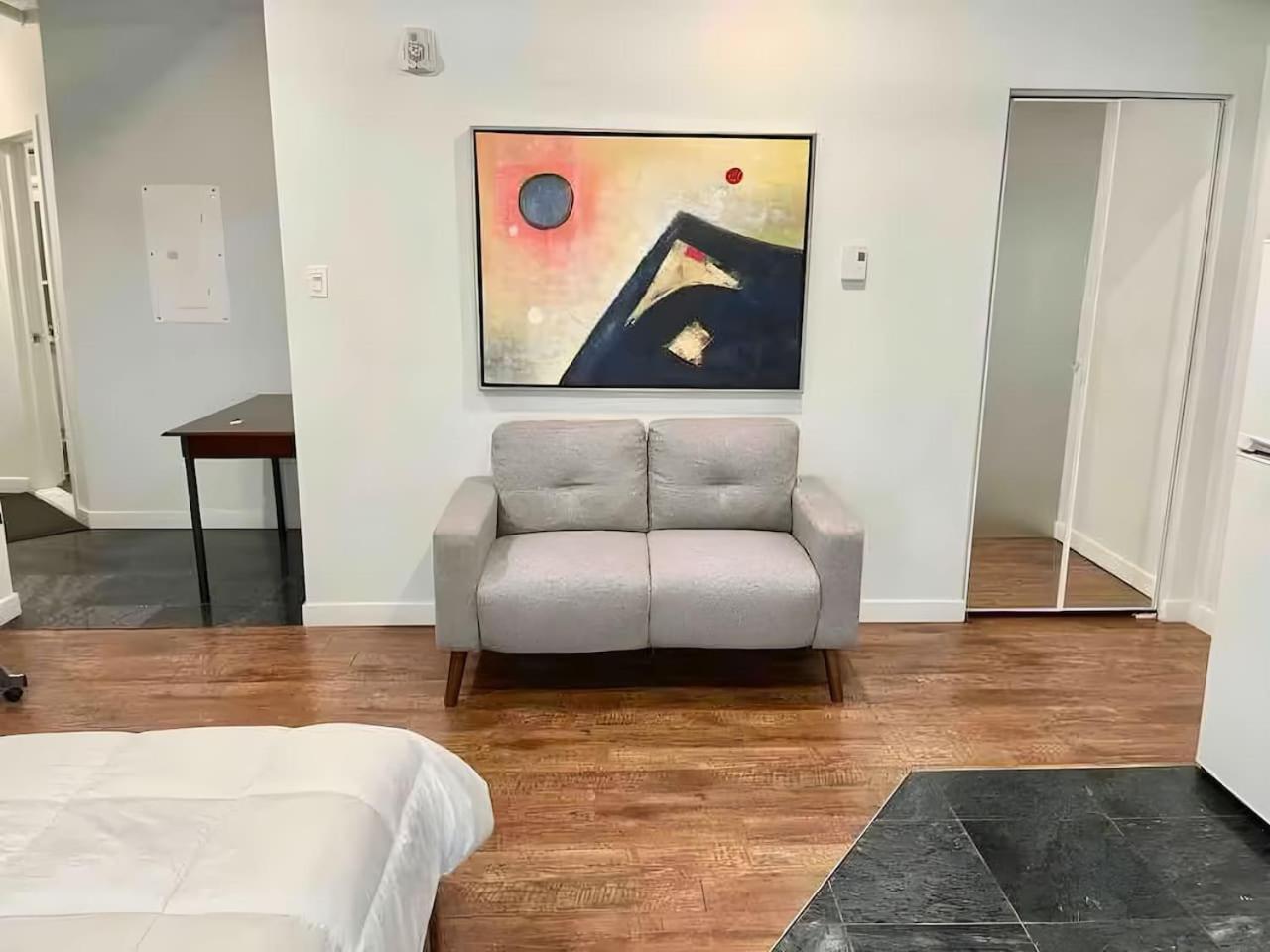 Apartment Spacious On Bishop - Hot Spot Dtown Mtl Zx5 *