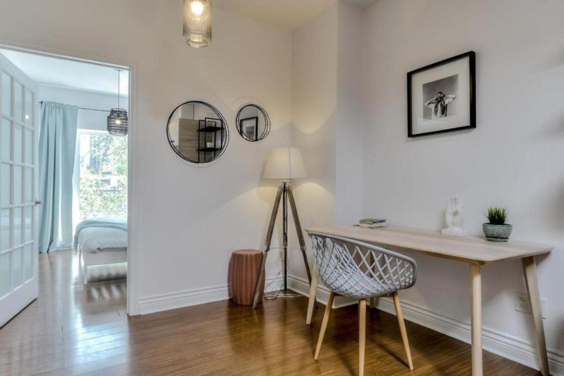 Spacious Group Haven Near Trendy St Laurent * Montreal