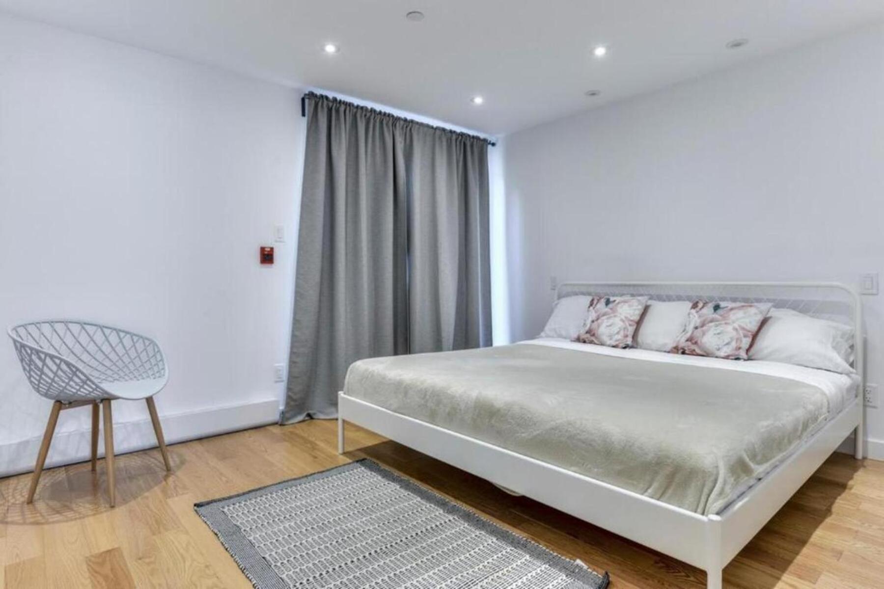 Apartment Spacious Group Haven Near Trendy St Laurent *
