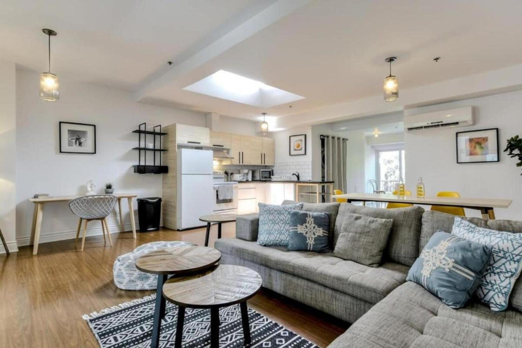 Spacious Group Haven Near Trendy St Laurent Montreal