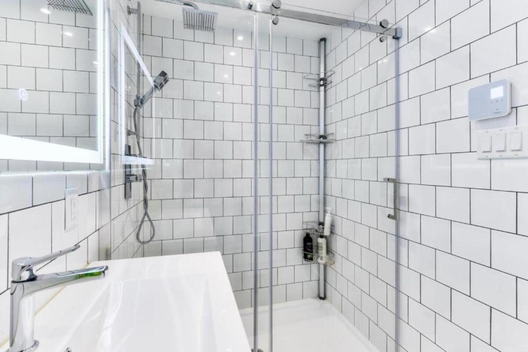 Apartment Spacious Group Haven Near Trendy St Laurent