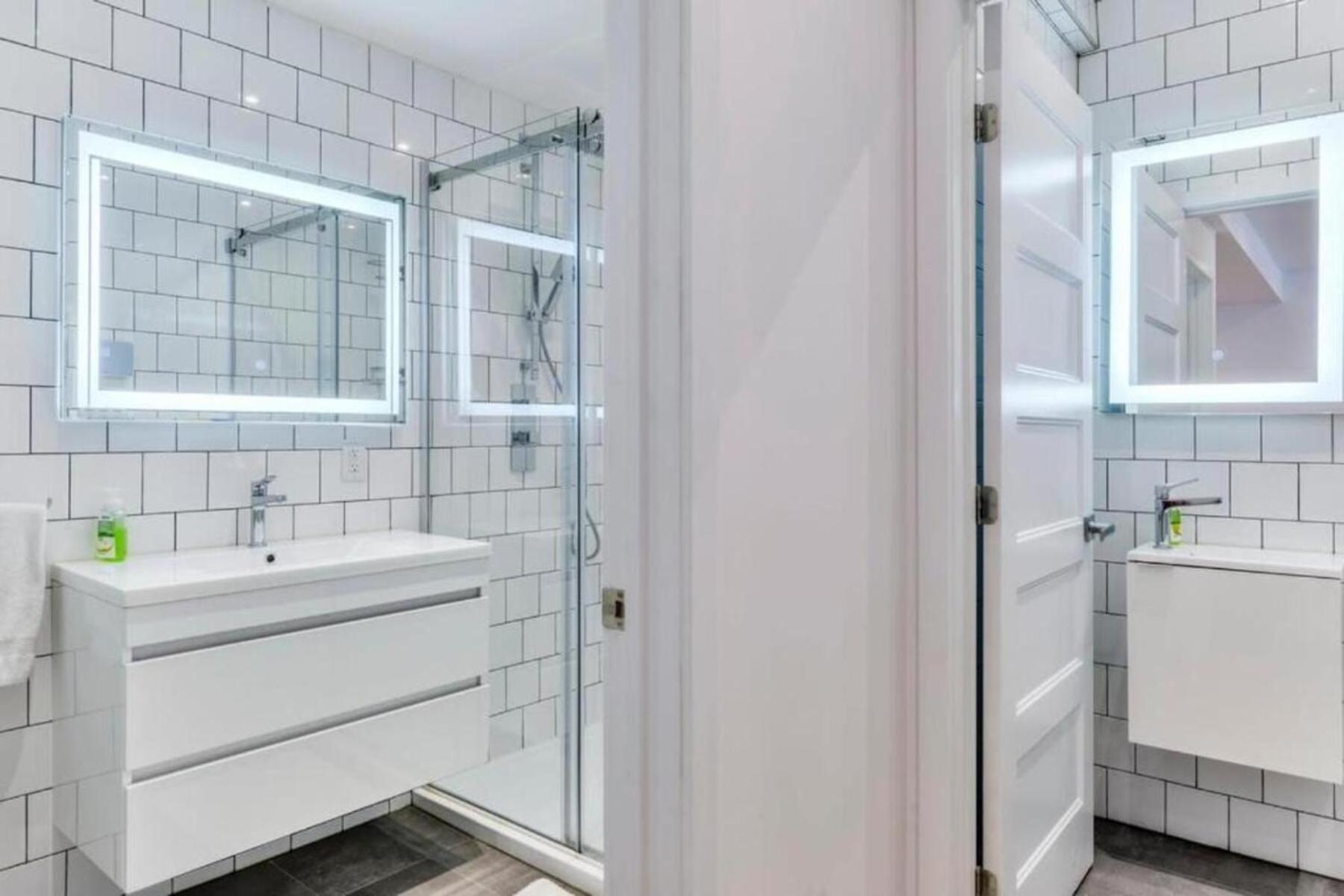Spacious Group Haven Near Trendy St Laurent Apartment Montreal