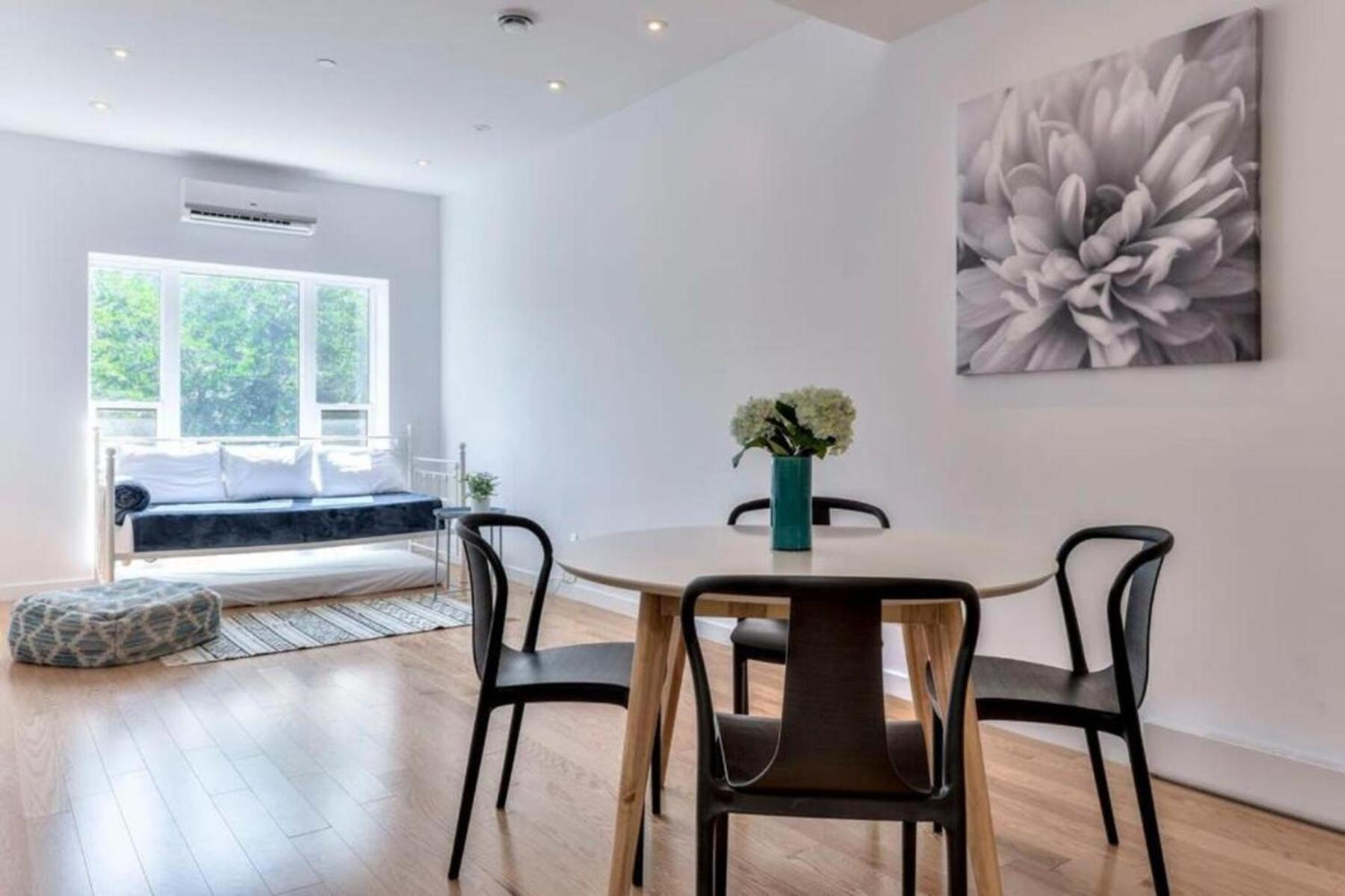 Spacious Group Haven Near Trendy St Laurent Apartment