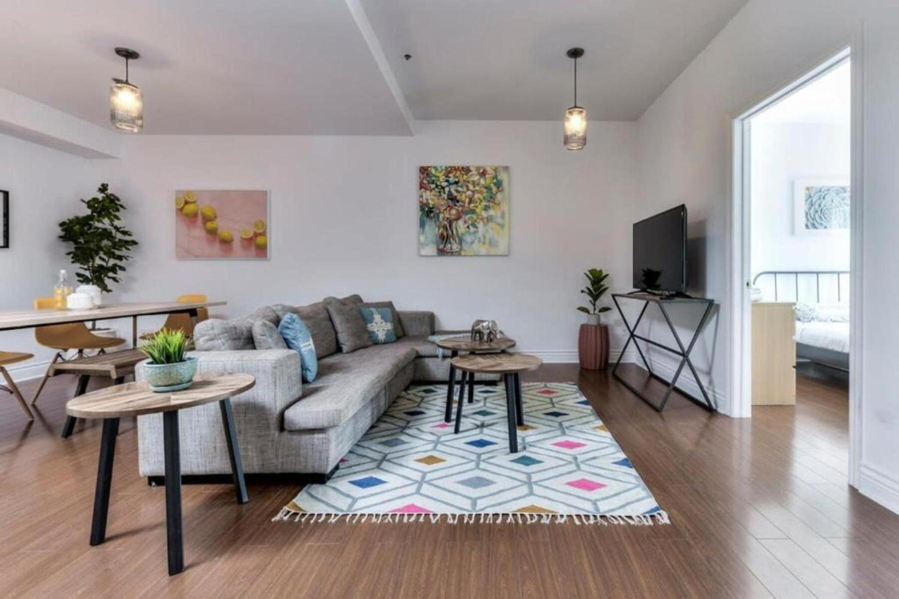 Spacious Group Haven Near Trendy St Laurent Apartment Montreal