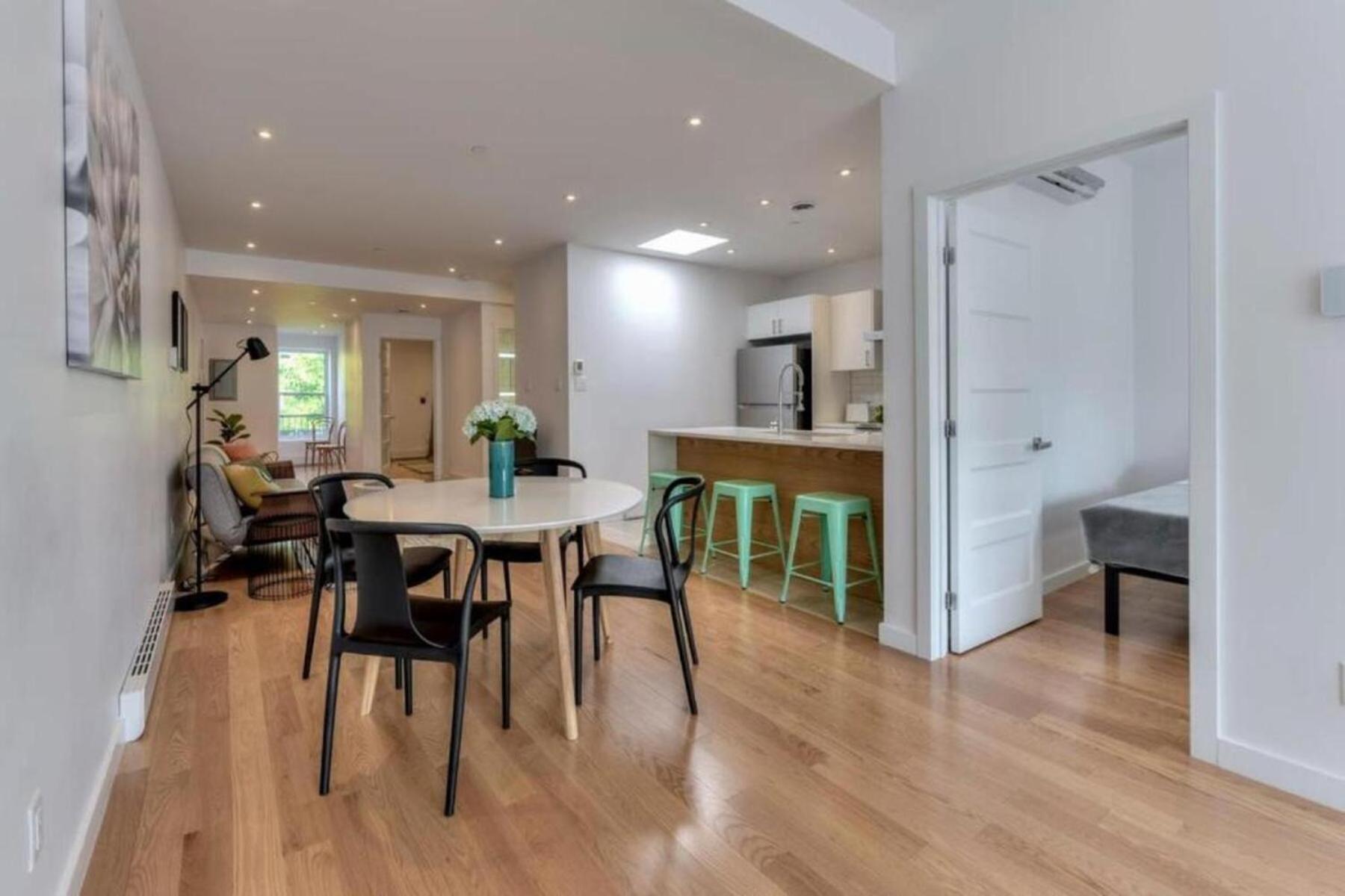 Apartment Spacious Group Haven Near Trendy St Laurent Montreal