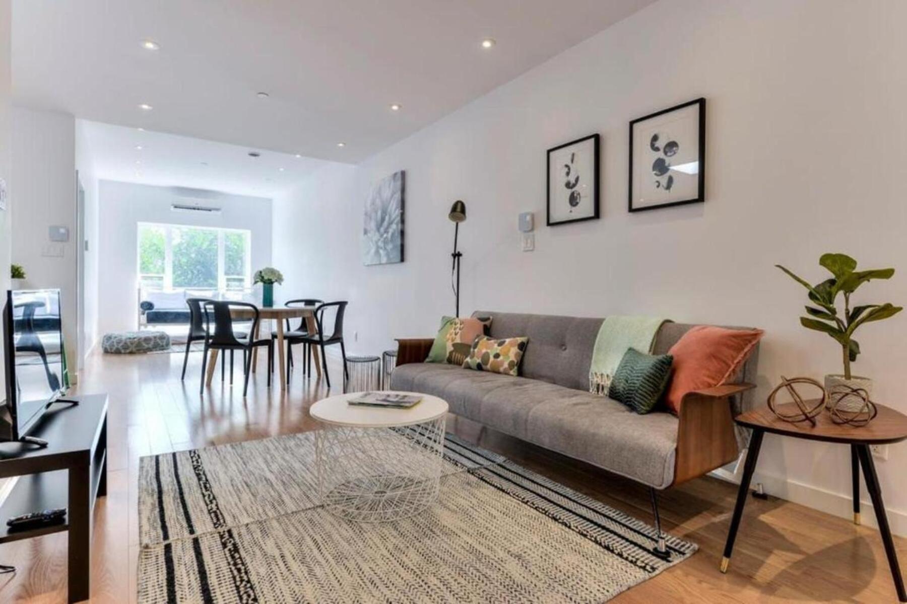 Spacious Group Haven Near Trendy St Laurent Apartment