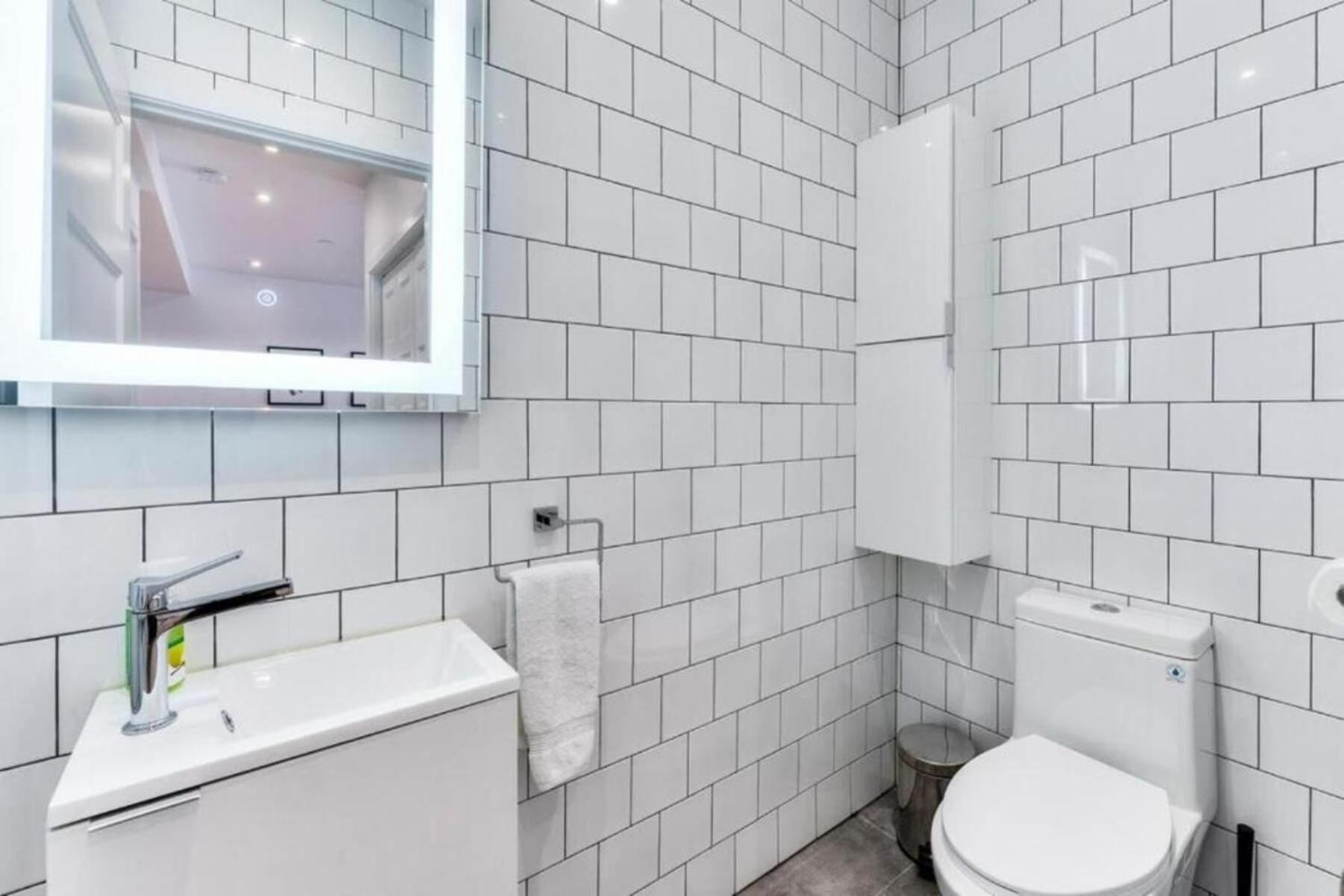 Apartment Spacious Group Haven Near Trendy St Laurent *