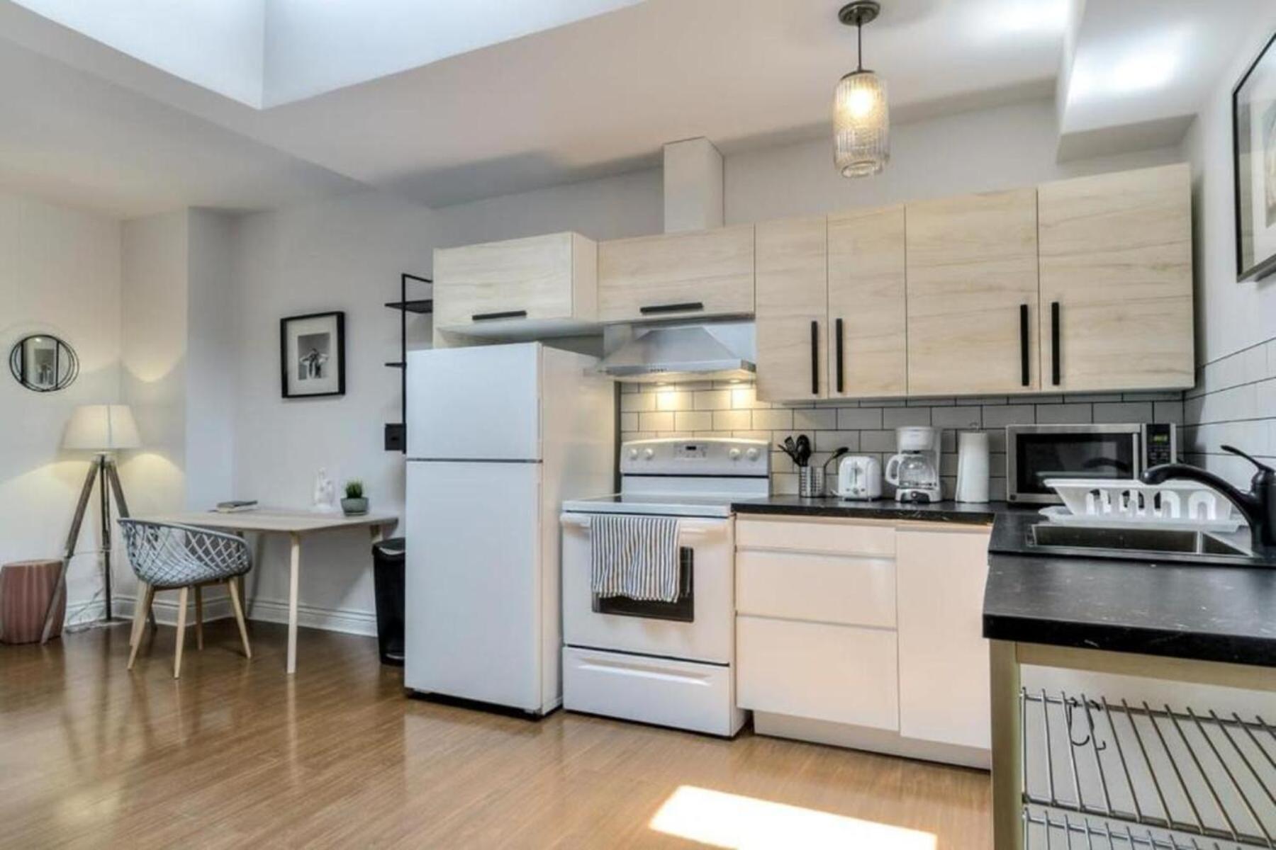 Apartment Spacious Group Haven Near Trendy St Laurent Montreal