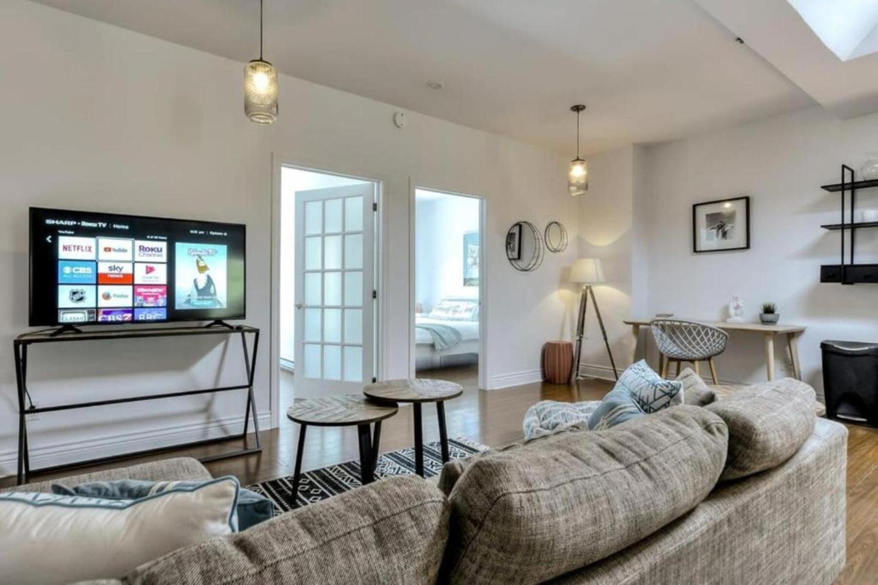 Spacious Group Haven Near Trendy St Laurent Montreal