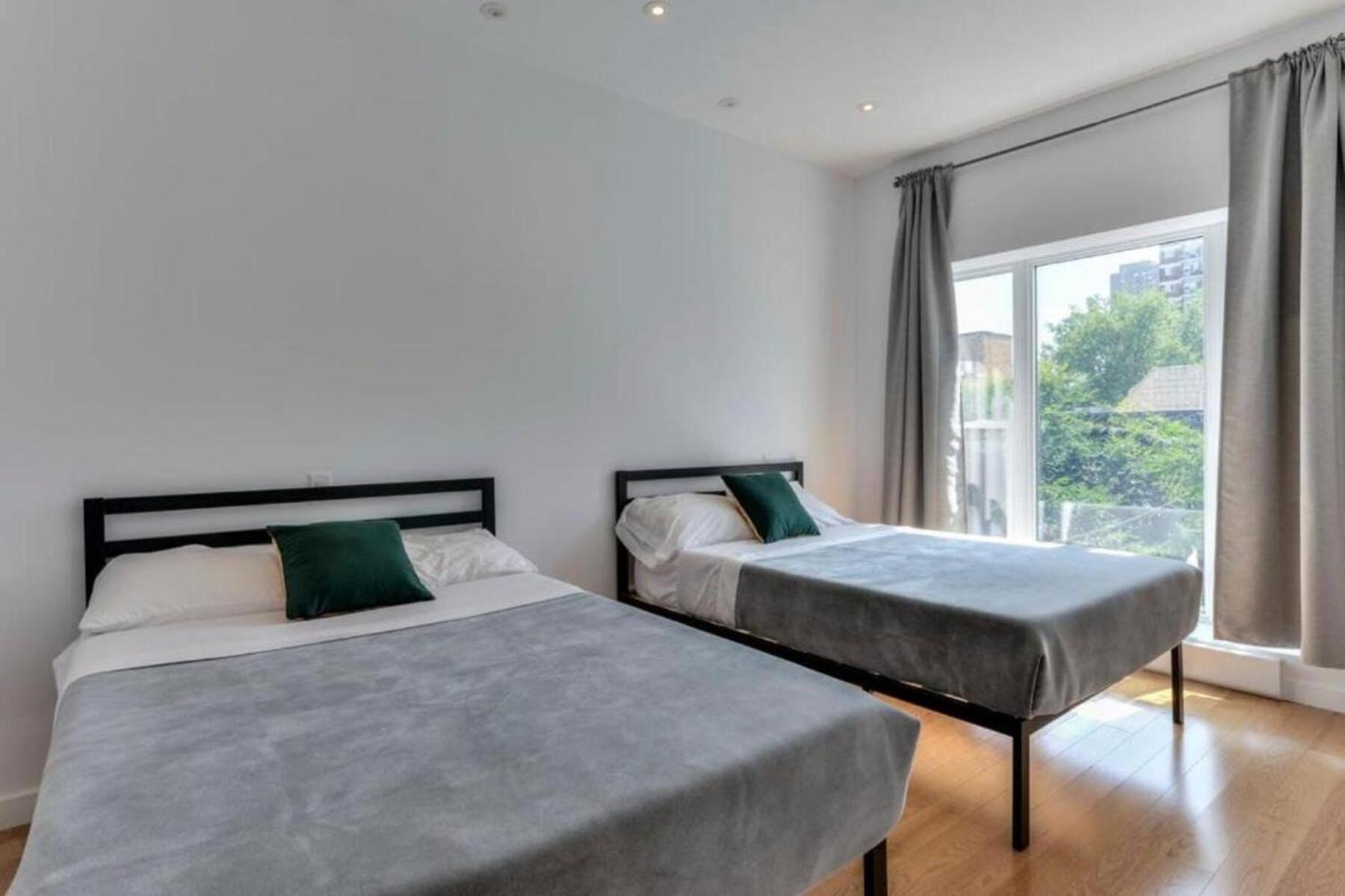 Spacious Group Haven Near Trendy St Laurent Apartment