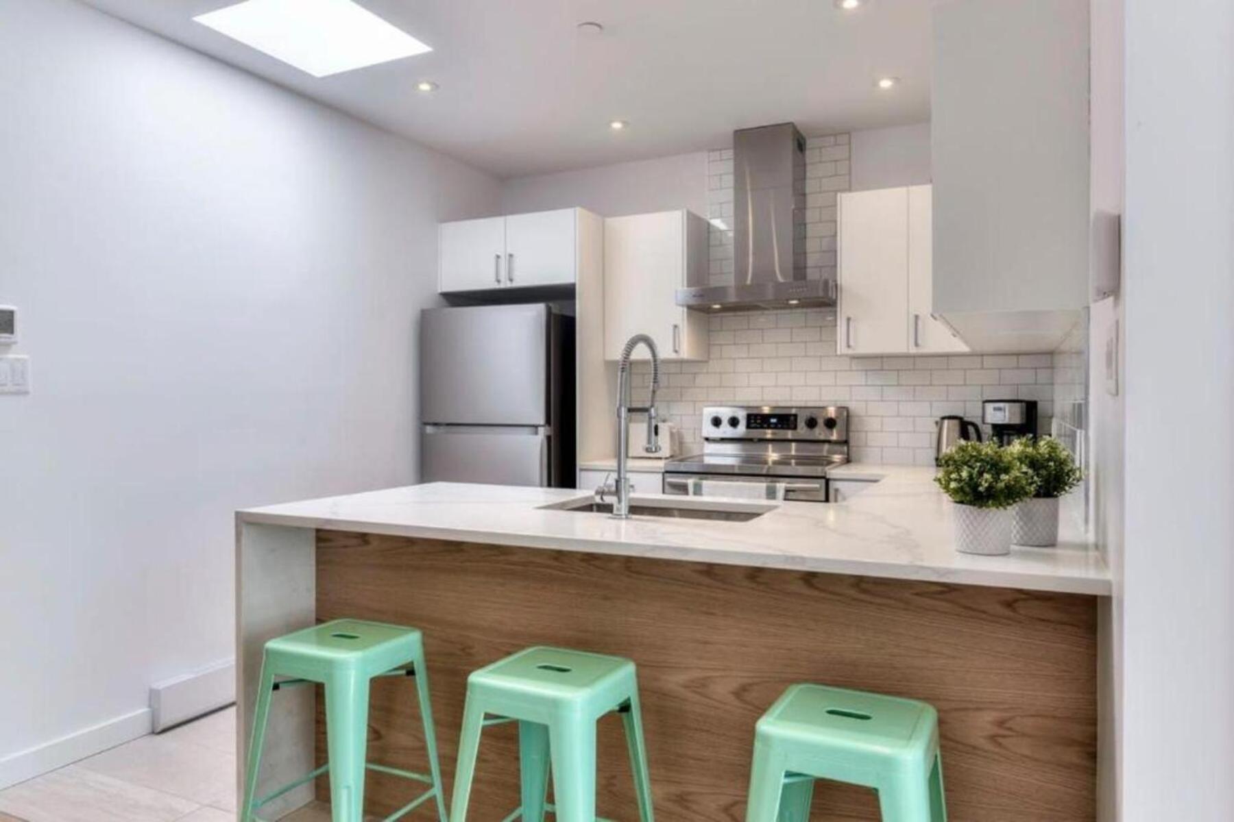 Apartment Spacious Group Haven Near Trendy St Laurent *