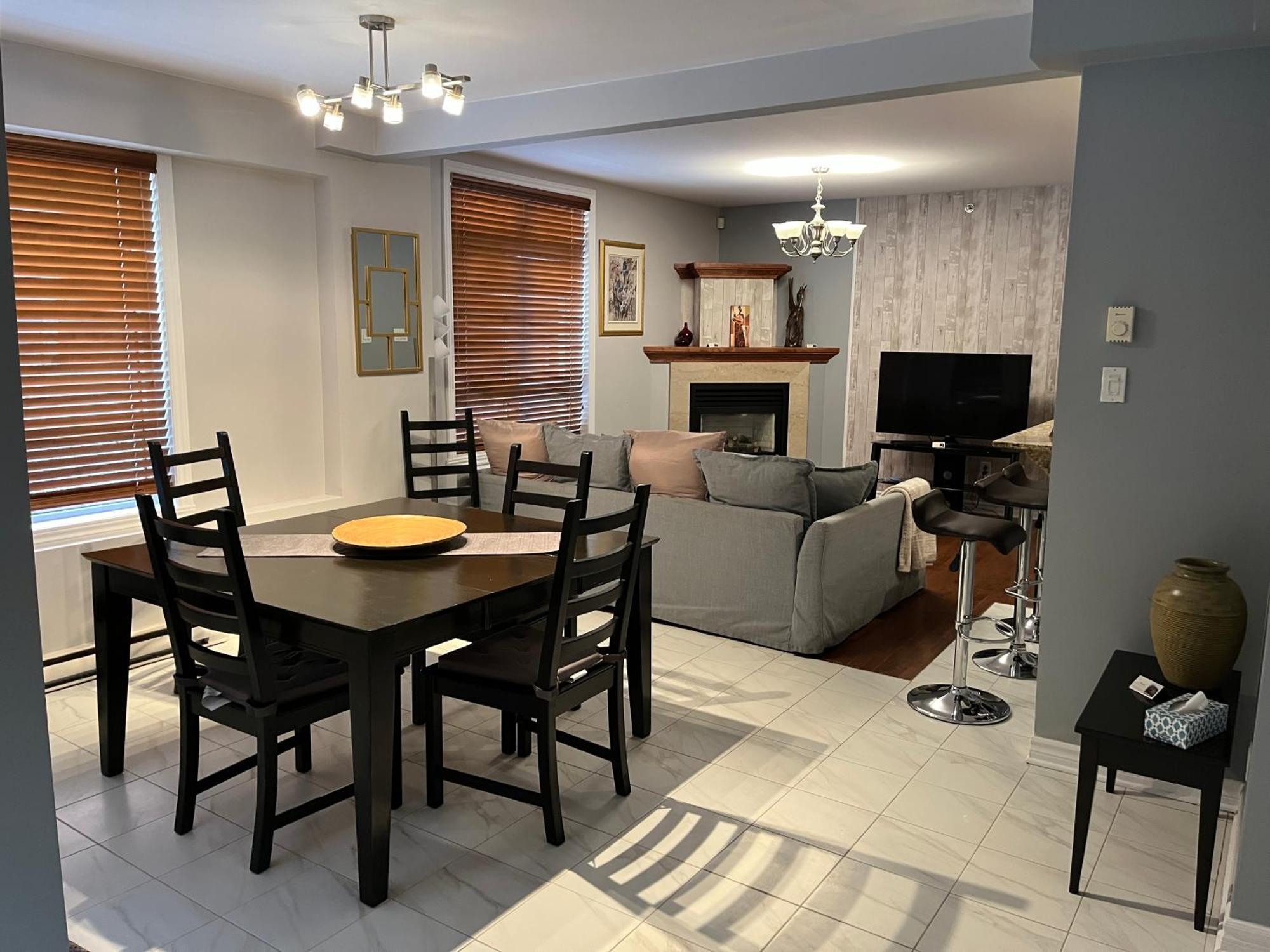 Aparthotelmontreal By Les Terrasses Saint Urbain 2225i2 4*