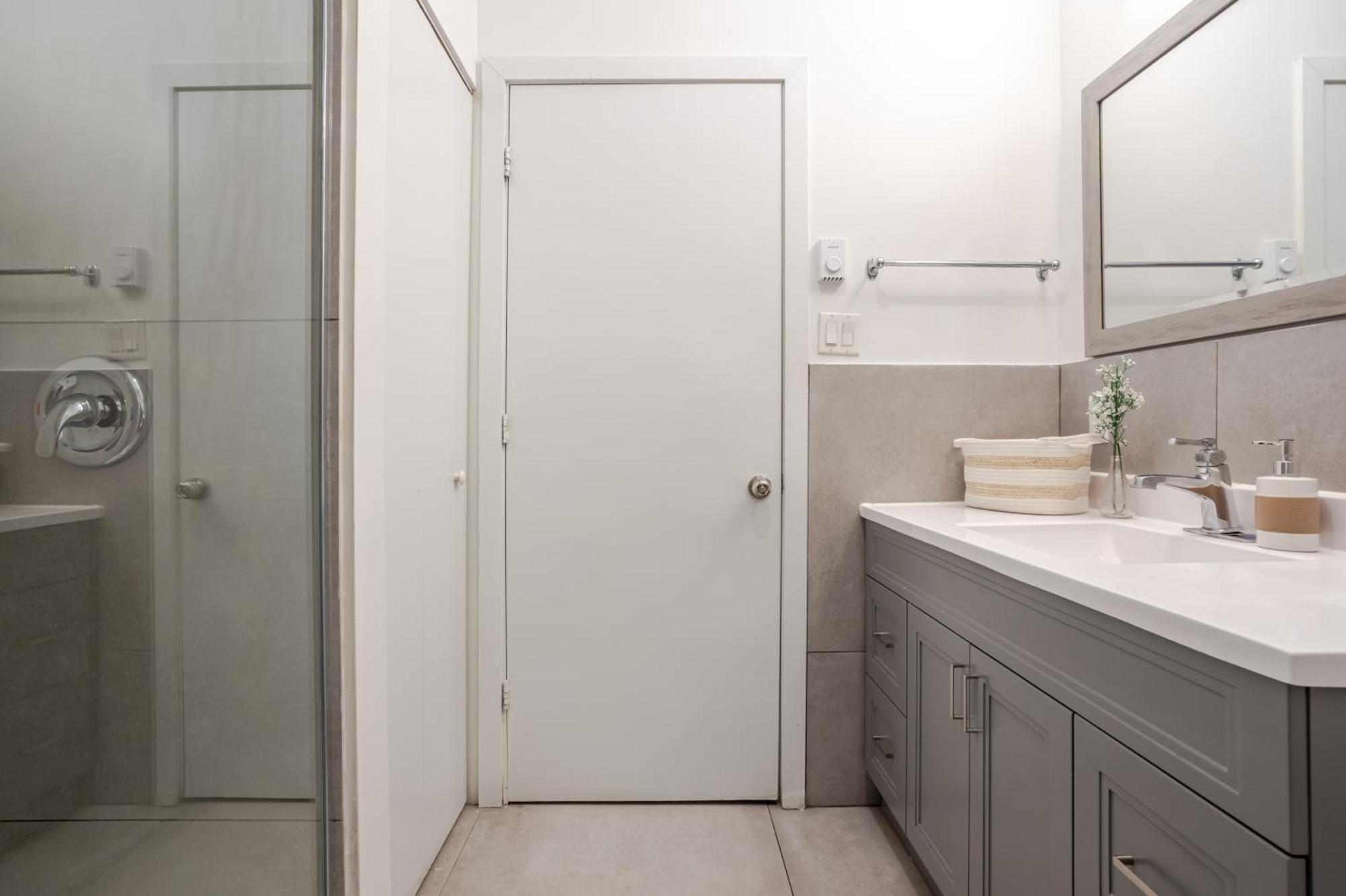 2bdr On Bishop-vibe Mtl Zw4 Apartment