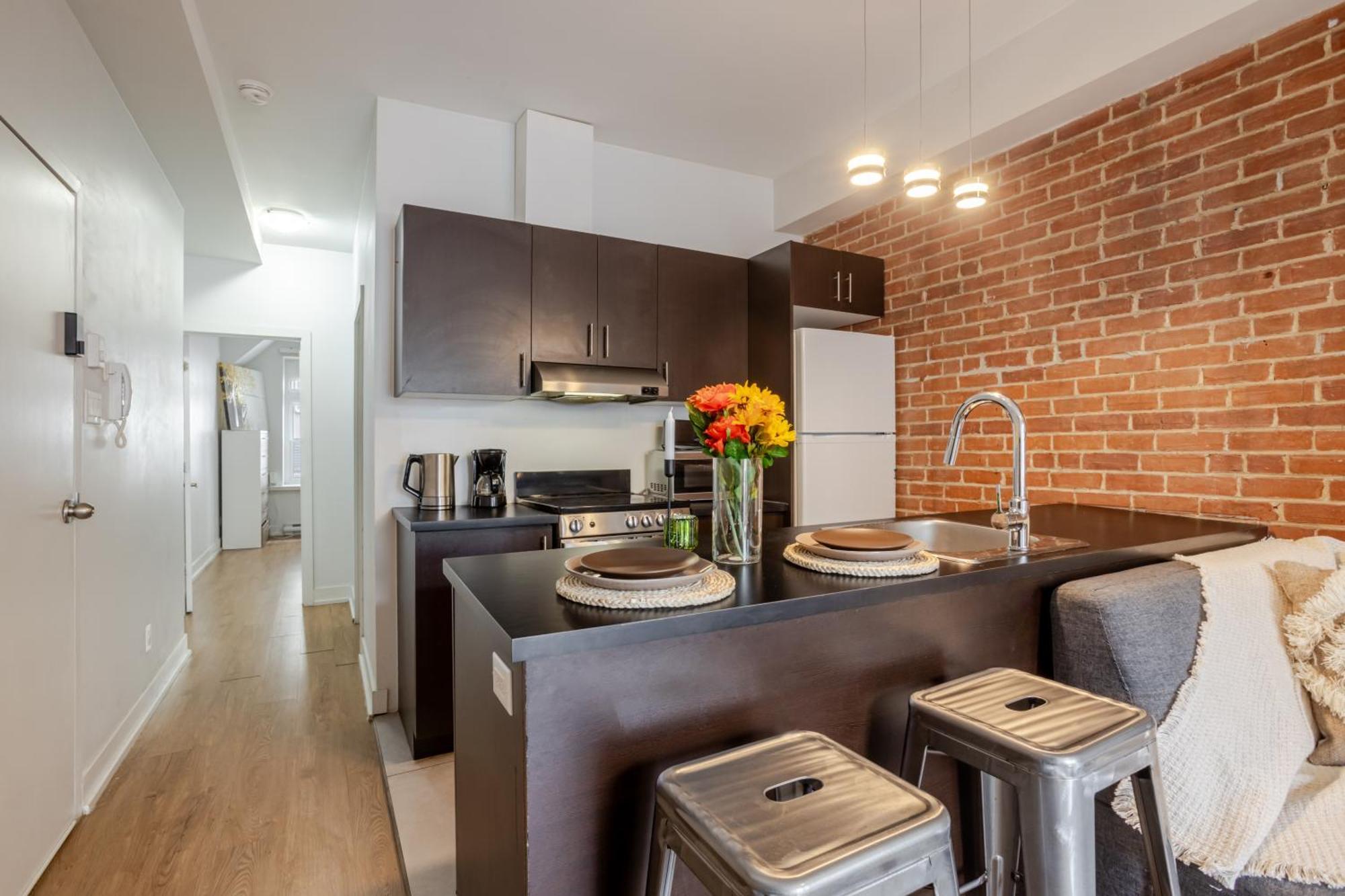 2bdr On Bishop-vibe Mtl Zw4 Apartment *