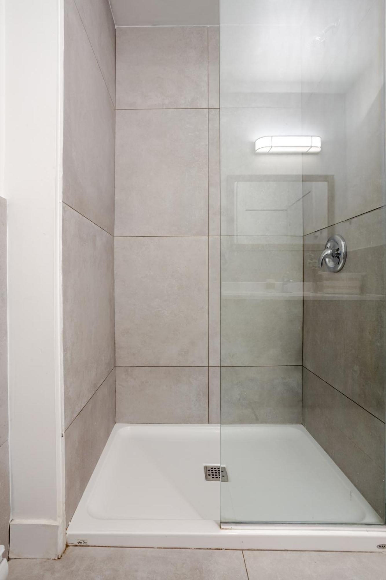 Apartment 2bdr On Bishop-vibe Mtl Zw4