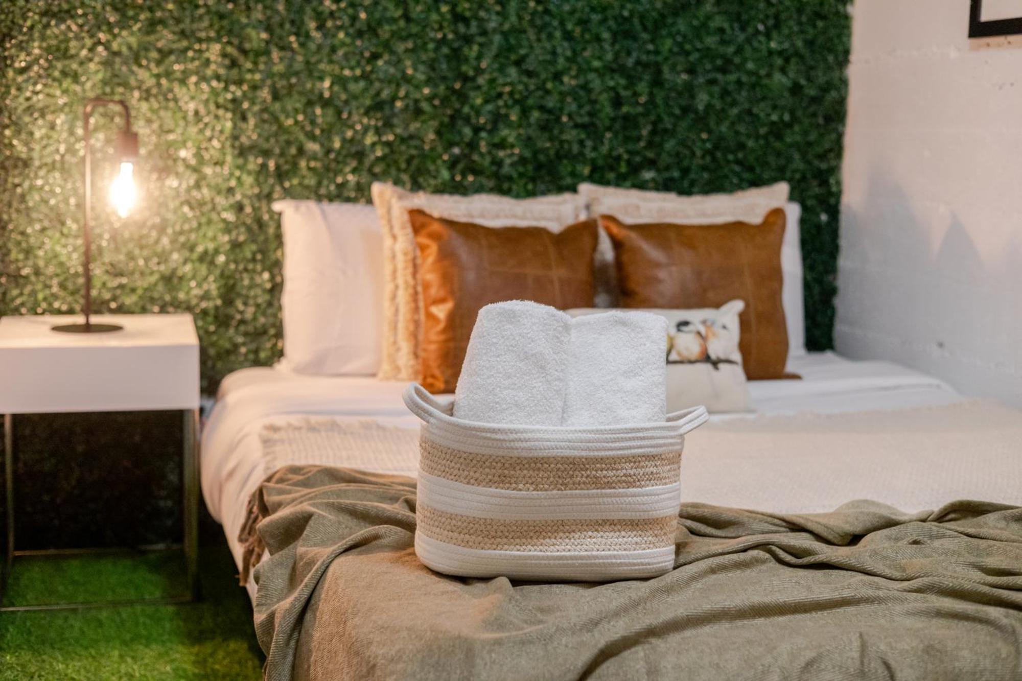 Majestic In Downtown Griffintown Zf7 * Montreal