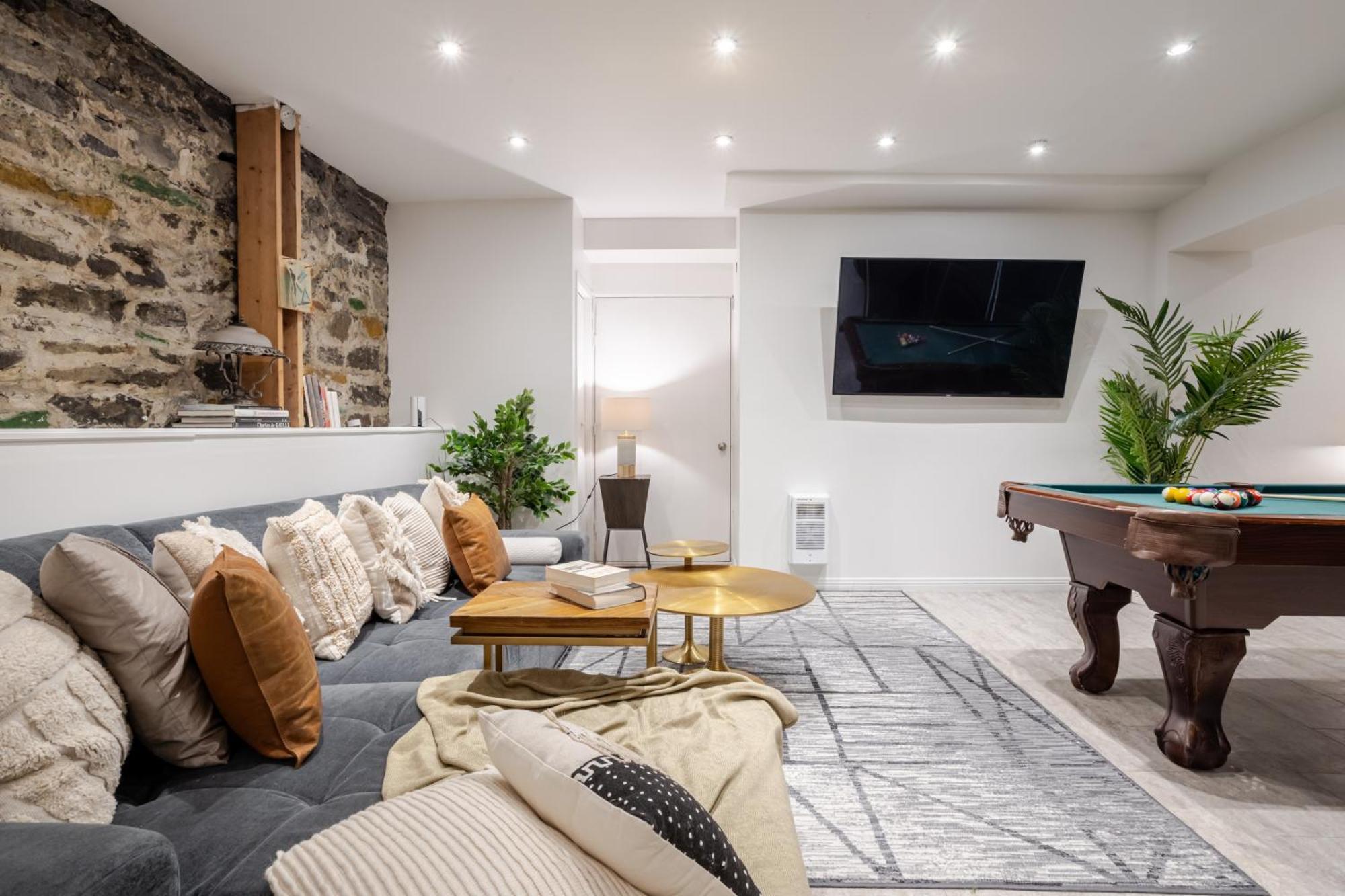 Majestic In Downtown Griffintown Zf7 *