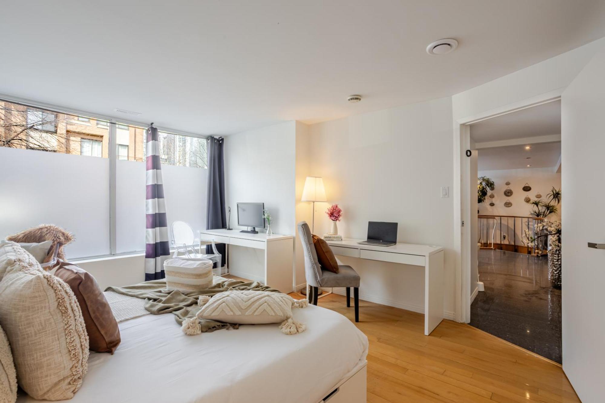 Majestic In Downtown Griffintown Zf7 Montreal