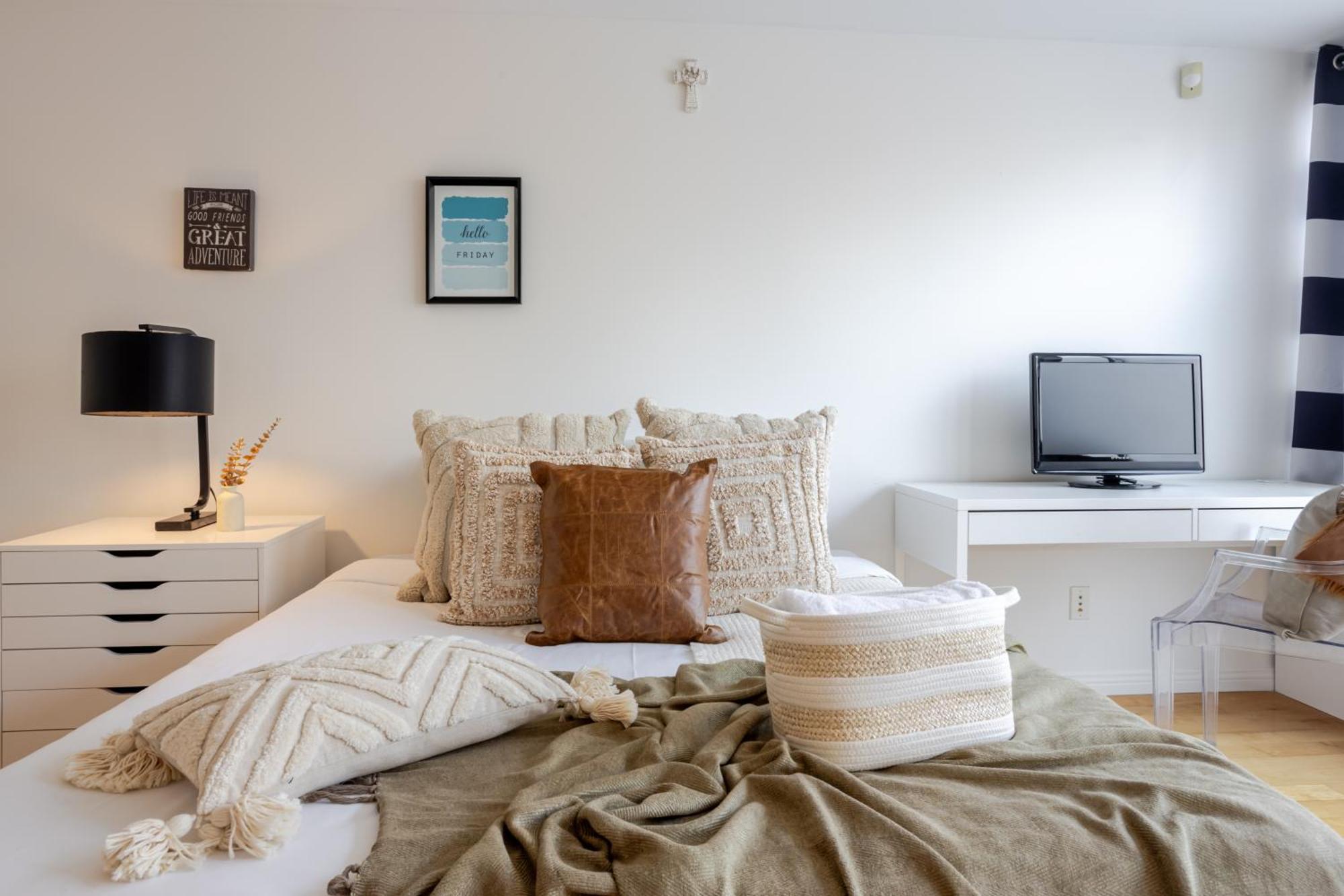 Majestic In Downtown Griffintown Zf7 * Montreal