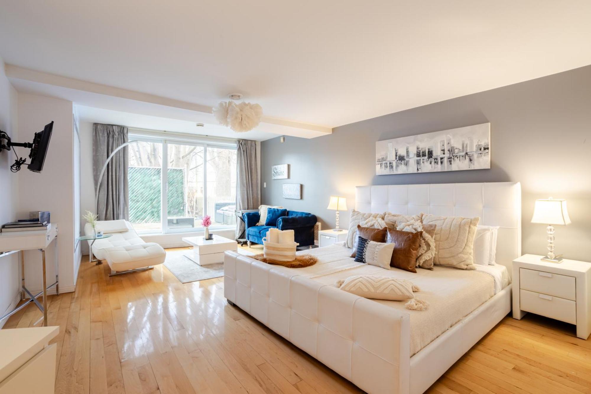 Majestic In Downtown Griffintown Zf7 *