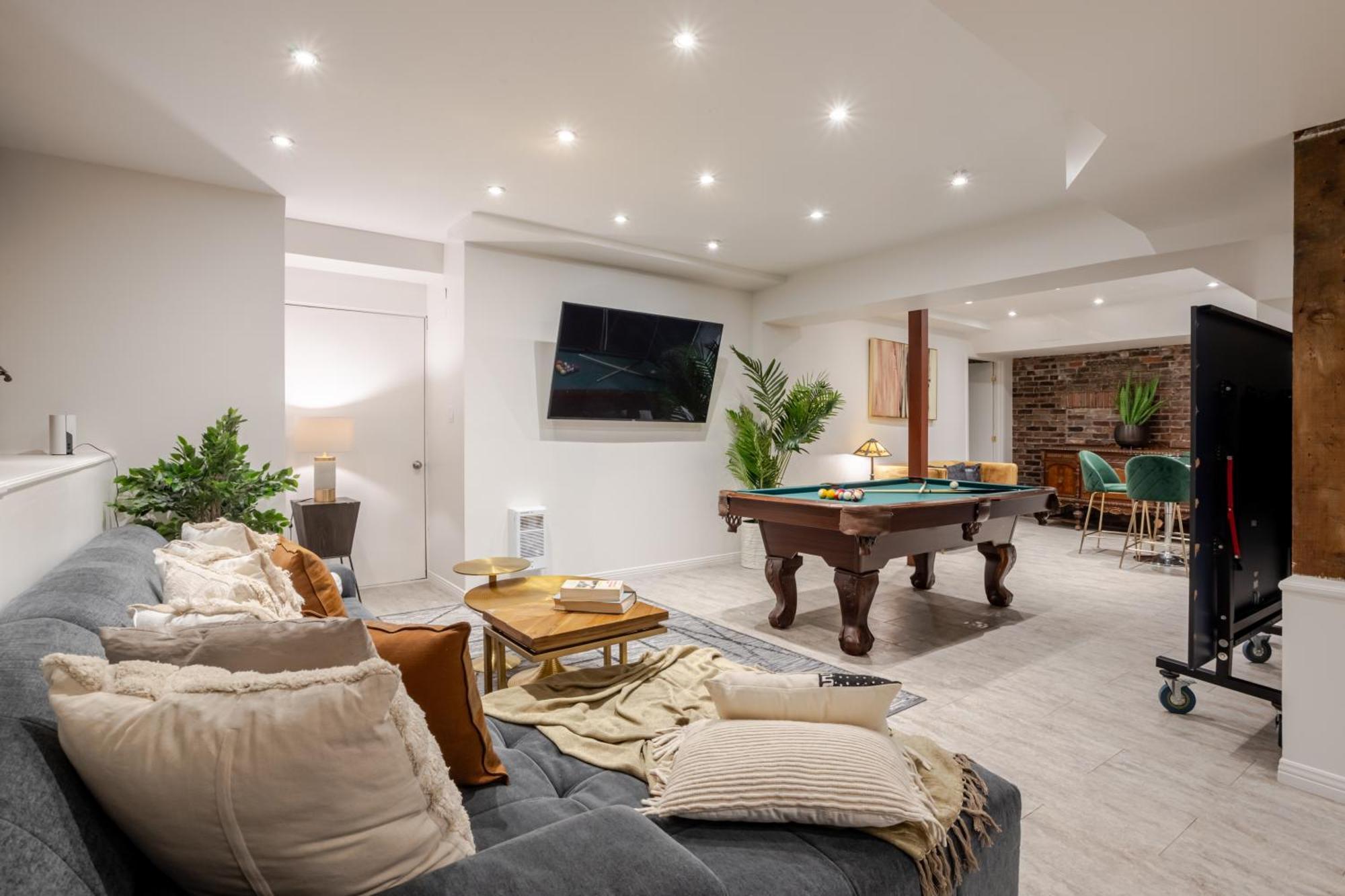 Majestic In Downtown Griffintown Zf7 * Montreal