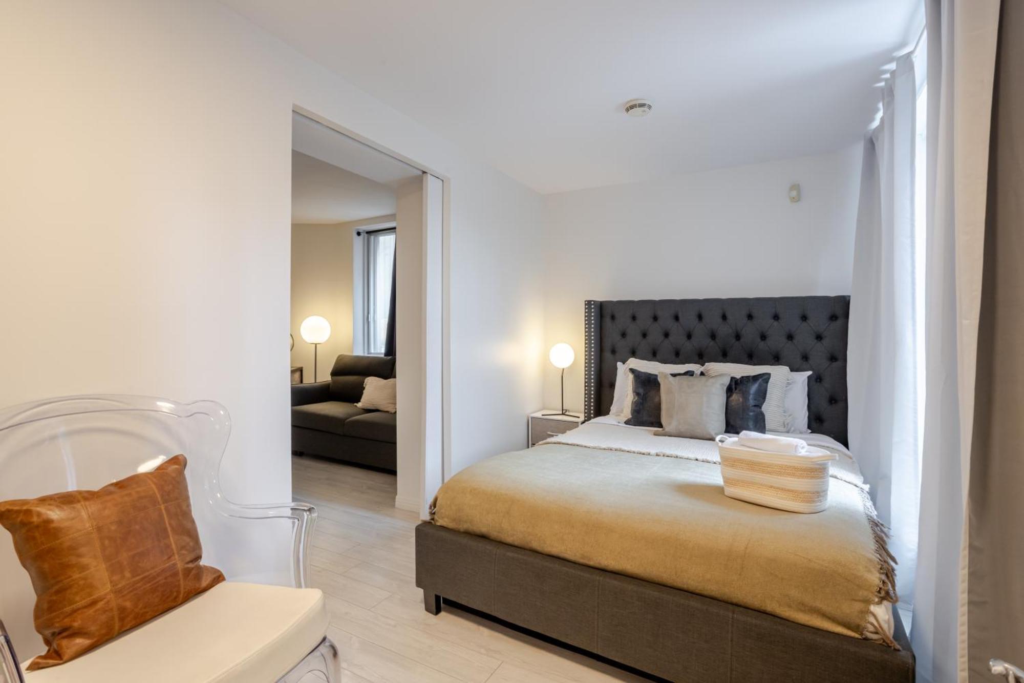 Majestic In Downtown Griffintown Zf7 *