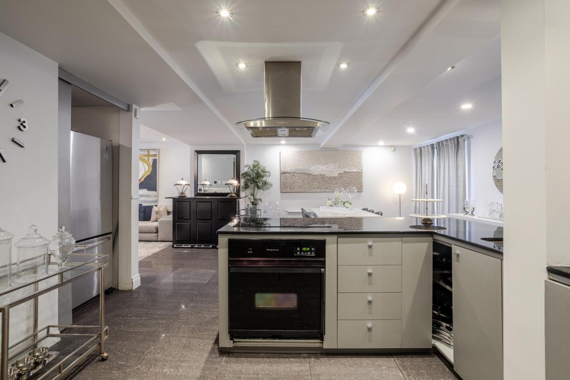 Majestic In Downtown Griffintown Zf7