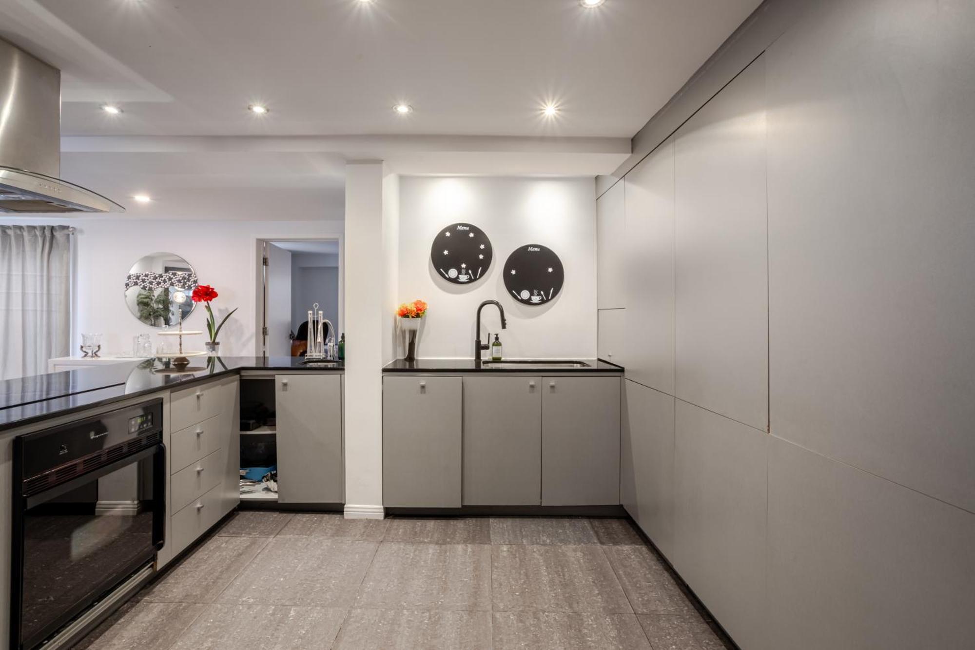 Majestic In Downtown Griffintown Zf7 *