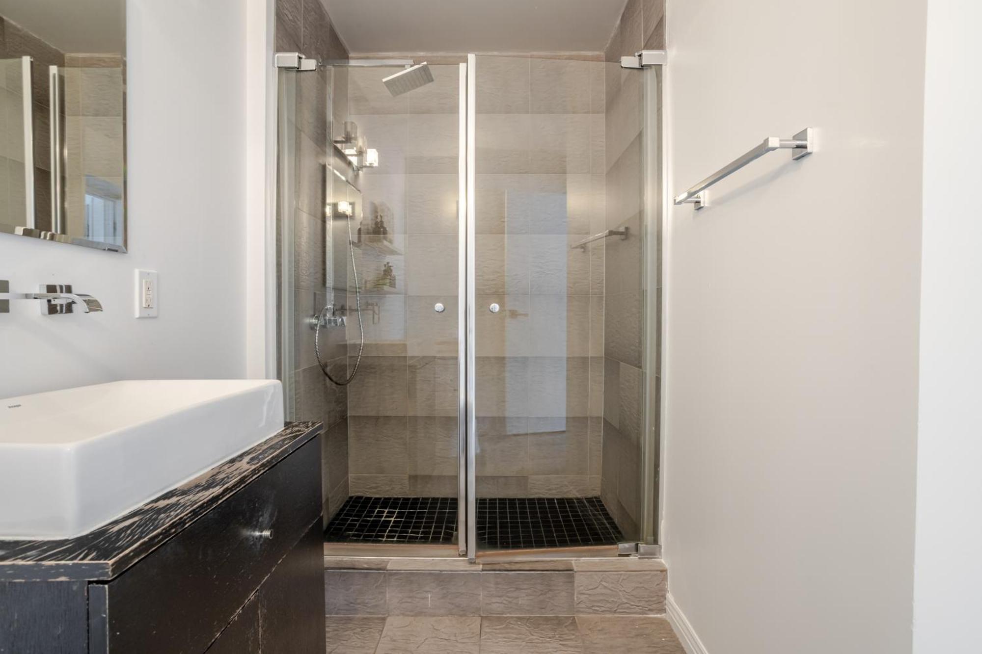 Majestic In Downtown Griffintown Zf7