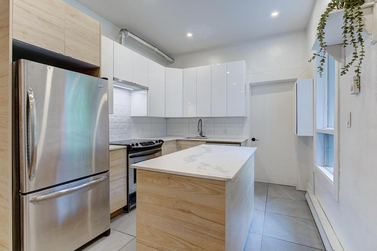 Spacious 3 Bedrooms In Dt Montreal
